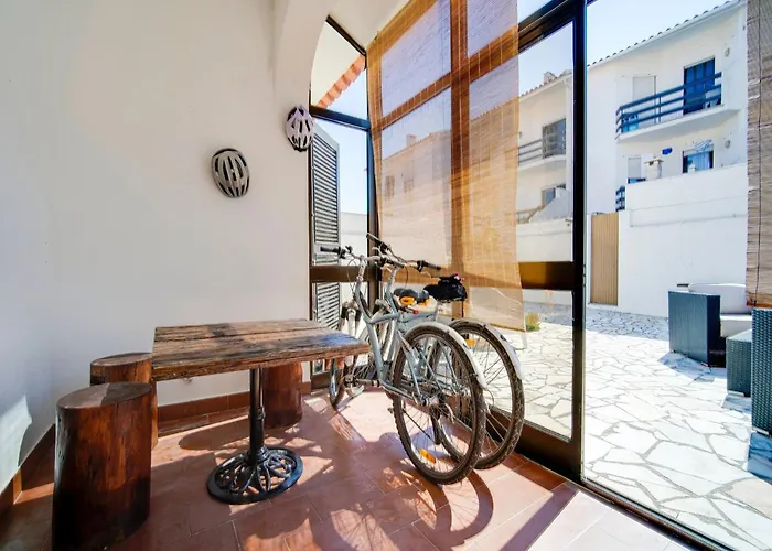 Near Baleal Semesterbostad *